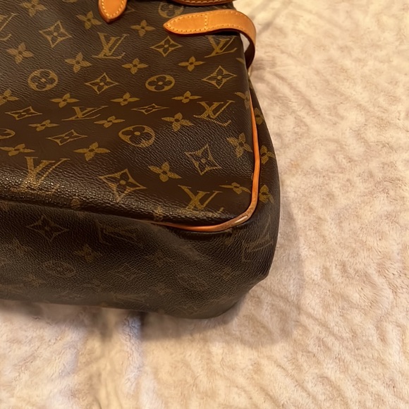 Louis Vuitton authentic Beautiful Good used condition 15x10x5”9.5”drop straps - Picture 6 of 16